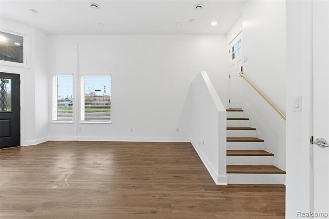 Building Photo - 2503 W Forest Ave