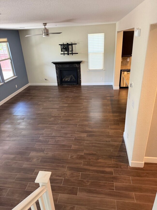 Building Photo - 4668 Lue Ln