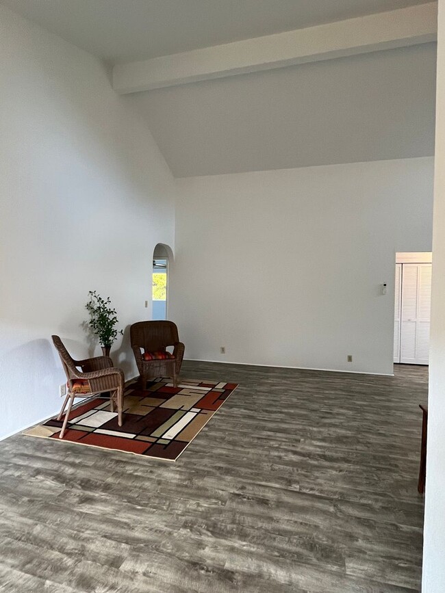 Building Photo - 4/2 SF Home in Royal Kunia!