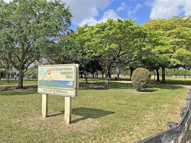 Building Photo - 1331 SW 124th Ct