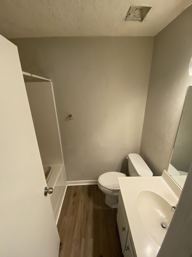 Building Photo - Maplewood Loop