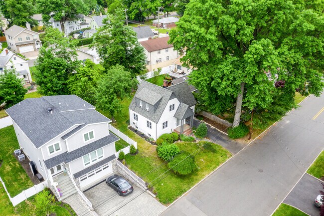 Building Photo - 181 5th St