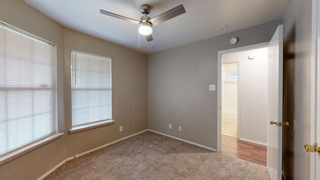 Building Photo - MOVE IN READY HOME MINUTES FROM FORT HOOD!