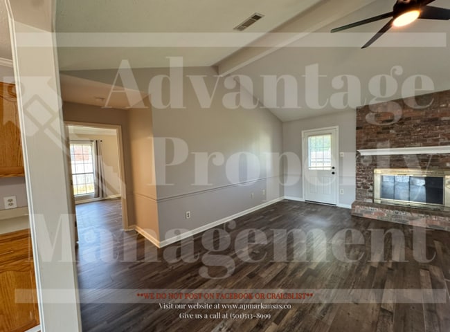 Building Photo - 2130 Maplewood Dr