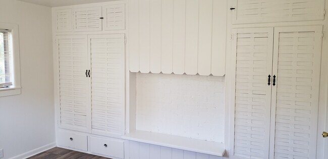 Building Photo - Excellent, Well Preserved and Restored 3 Bedroom Home - Available Soon!