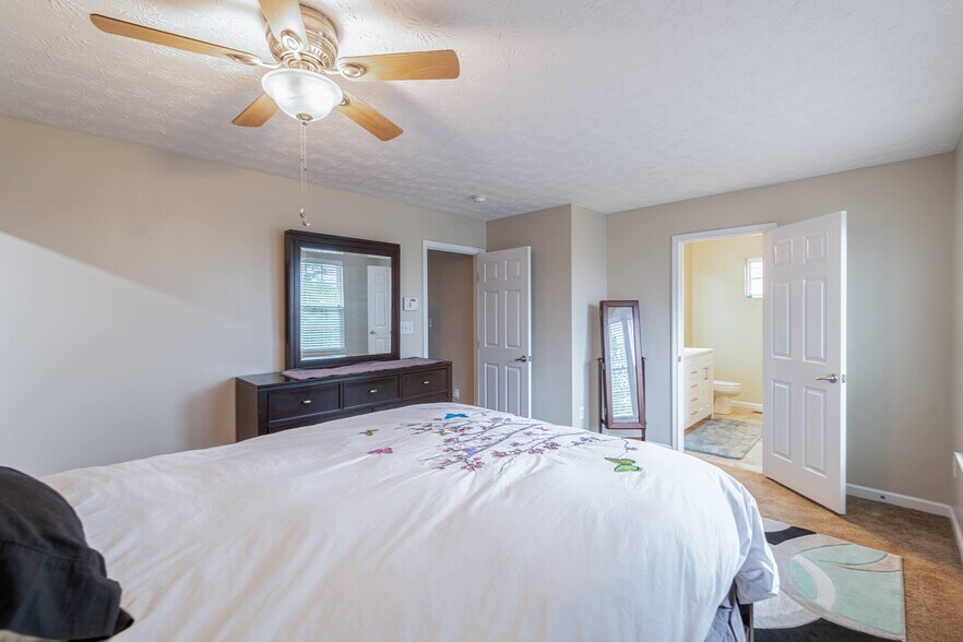 Master Bedroom - 3300 Federalist Dr