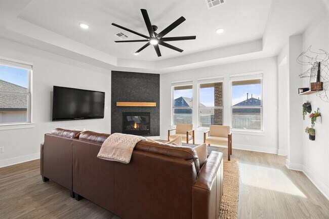 Building Photo - 319 Pecos River Xing