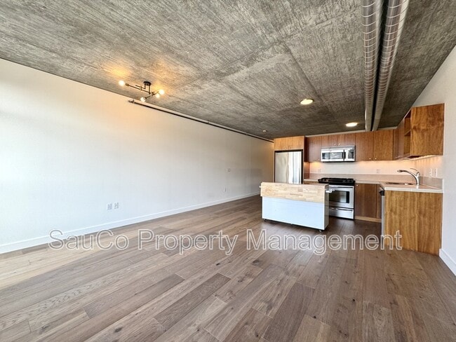 Building Photo - 1926 W Burnside St