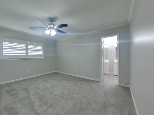 Building Photo - 5603 Rivertree Ln