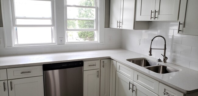 Building Photo - 2119 Waterbury Rd