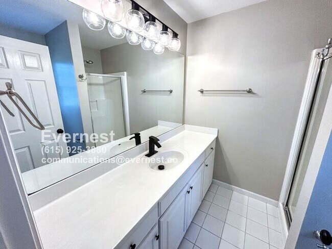 Building Photo - 4-Bedroom, 3.5-Bathroom Home in a Peaceful...