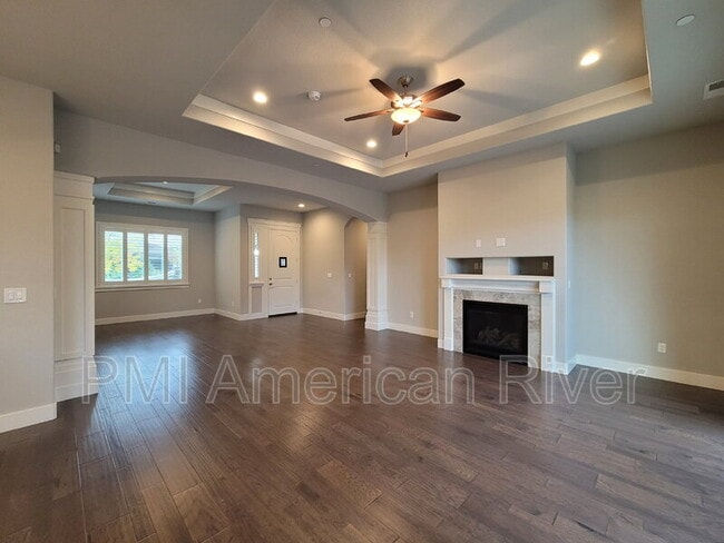 Building Photo - 8099 Traditions Ct