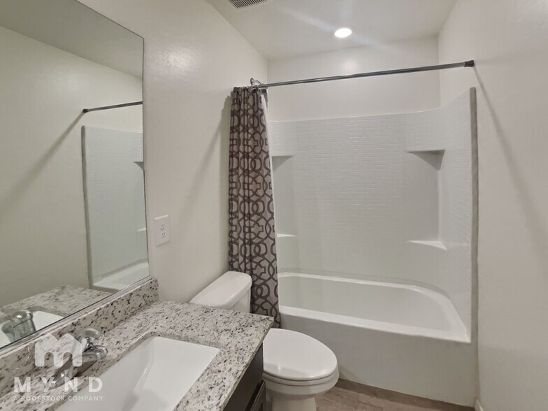 Building Photo - 1557 E Caballero Dr