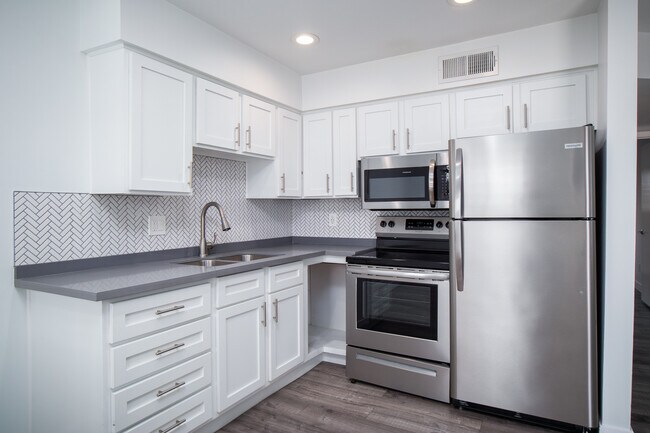 Building Photo - 3131 E Fairmount Ave