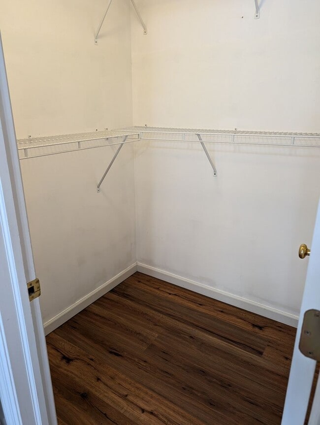 Building Photo - AVAILABLE NOW! 3 Bedroom Ranch with 2 Full...