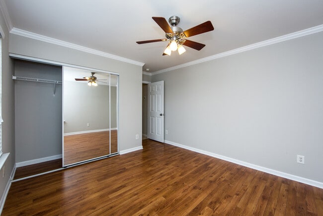 Building Photo - Great 3BD/2.5BA Home in Desirable Highland Creek!