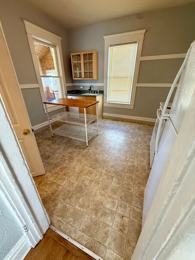 Building Photo - Downtown Boise-Located close to everything!!