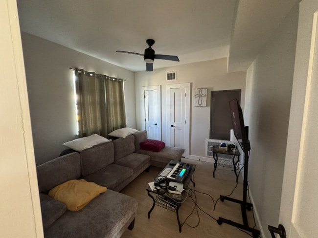 Building Photo - 4305 Ave S