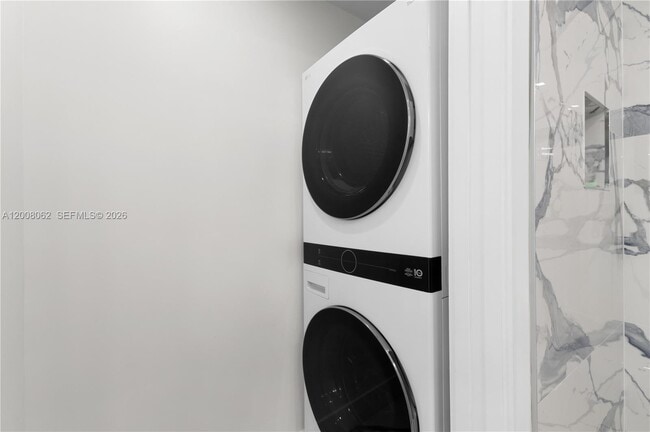 Building Photo - 345 Ocean Dr