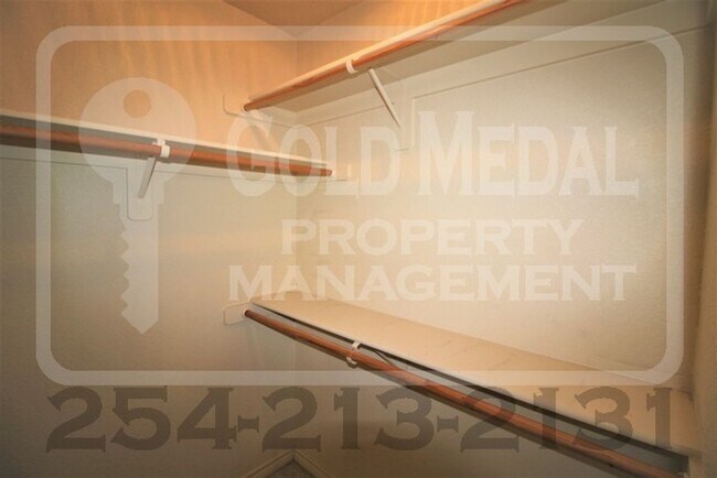 Building Photo - 401 Hedy Dr