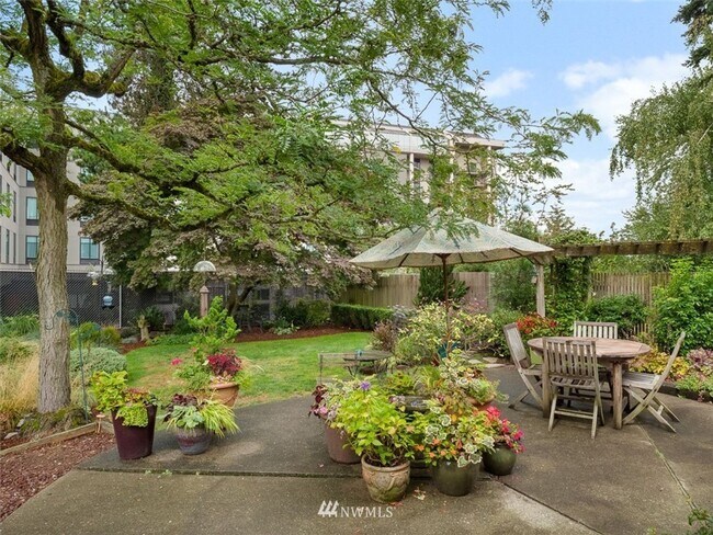 Building Photo - Charming 3-Bedroom Home with Fresh Updates