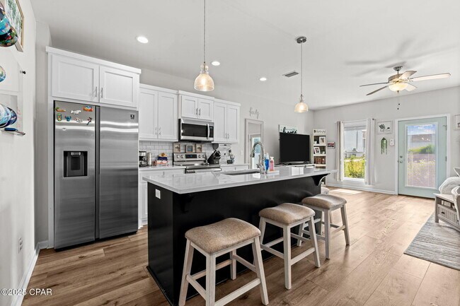 Building Photo - 326 Raven Ln