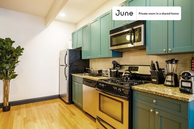 Building Photo - Room in Shared 3 bed/1 bath home in Hell's Kitchen