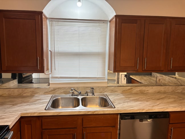 Building Photo - 4408 Cane Run Rd