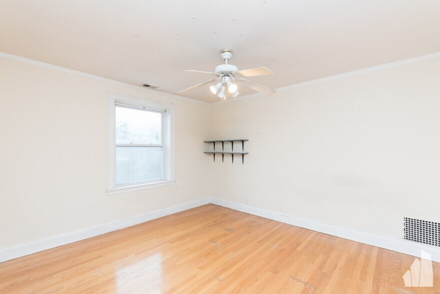 Building Photo - 4918 N Hermitage Ave
