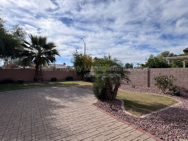 Building Photo - 13601 W Verde Ln