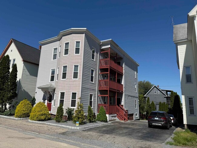 Building Photo - 201 Cartier St