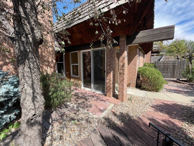 Building Photo - $500 off 1st Month, Spacious Boulder Locat...