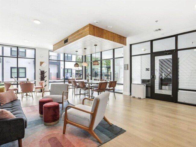 Building Photo - 3101 Govalle Ave