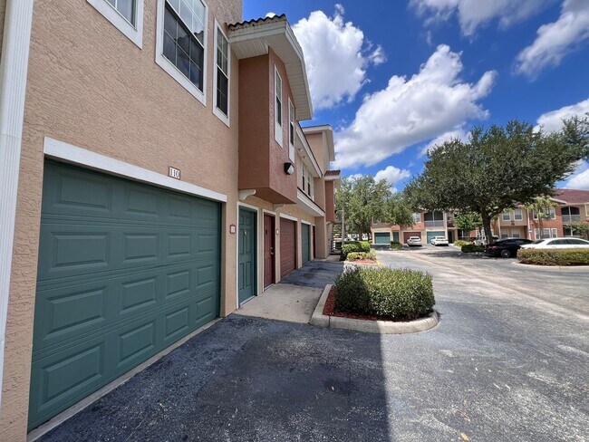 Building Photo - Perfect apartment waiting for you!