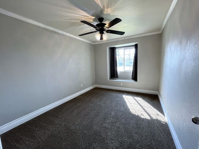 Building Photo - Charming Northwest Bakersfield Home on Cul...