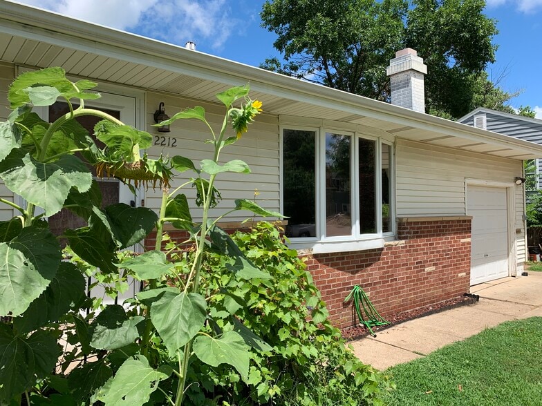 Building Photo - 2212 Cedar Acres Dr