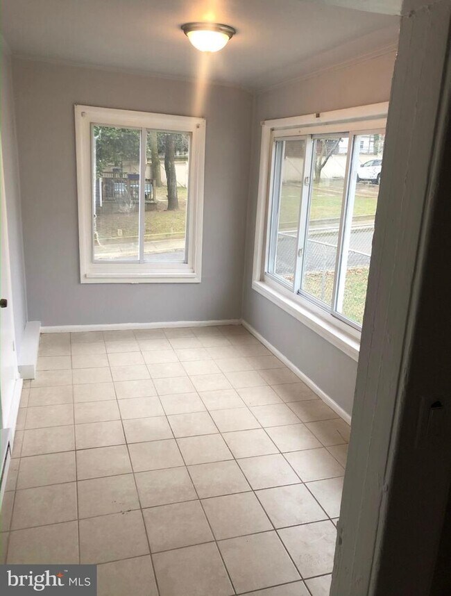 Building Photo - 3819 Woodlea Ave