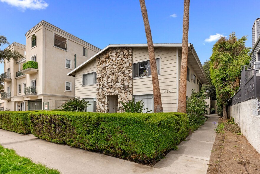 Building Photo - 4345 Ventura Canyon Ave
