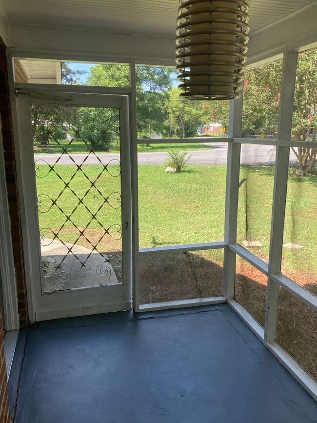 Building Photo - 326 N Elm St NW