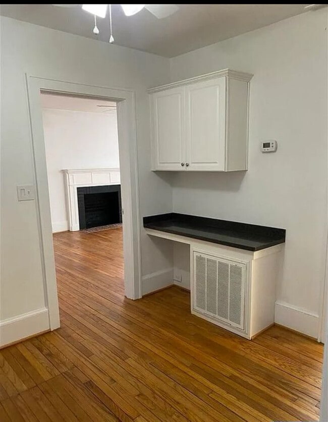 Building Photo - 906 Cherokee Rd