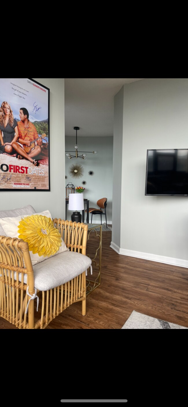 living room with view to dining room - 1100 Wheat St
