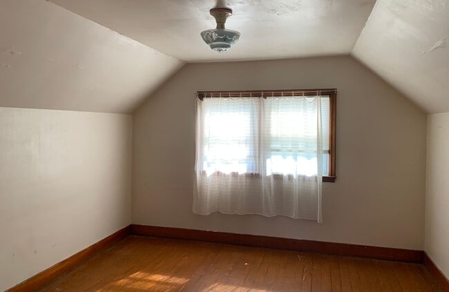 Building Photo - 107 Melmore St