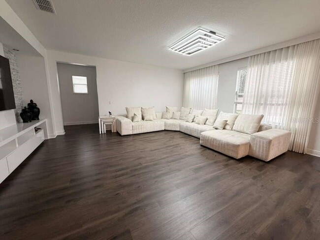 Building Photo - 11737 Verrazano Dr