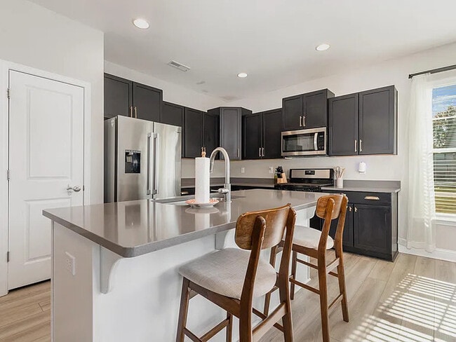 Building Photo - Earn Wealth While Leasing - Like a Homeowner - Lease to Own