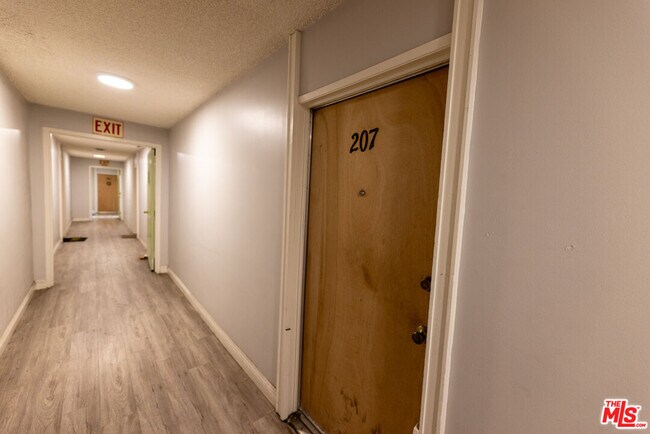 Building Photo - 947 Westmoreland Ave