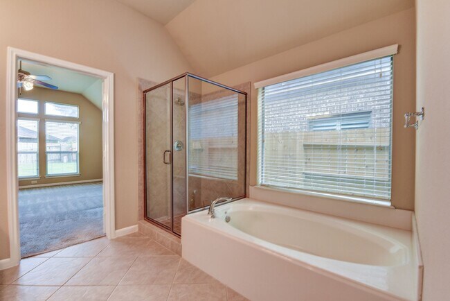 Building Photo - 4 BD / 3 BR Perry home in Creekstone Village!