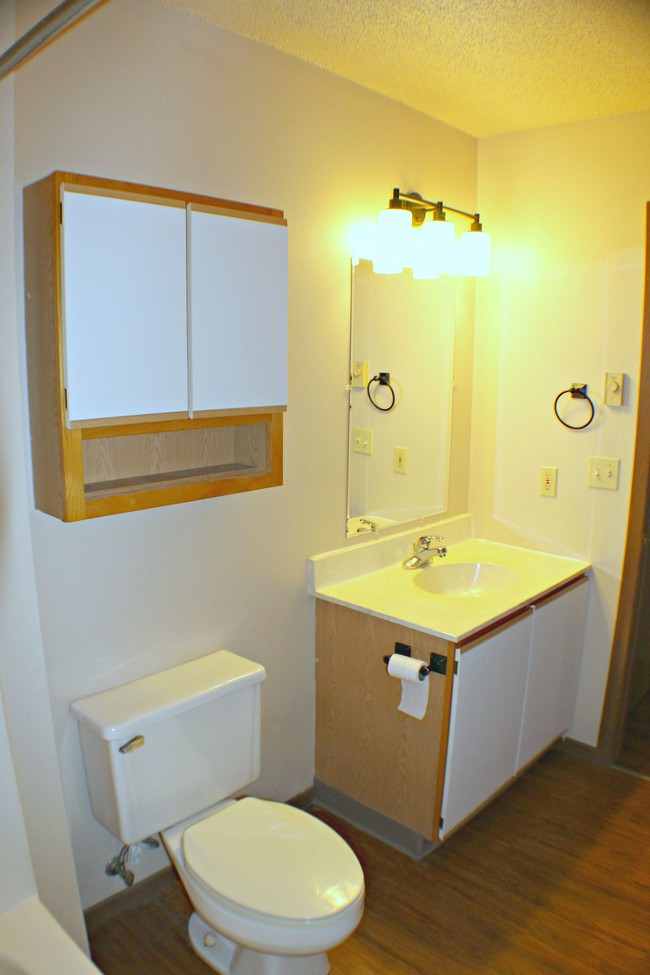 Bathroom - Pinedale Apartments