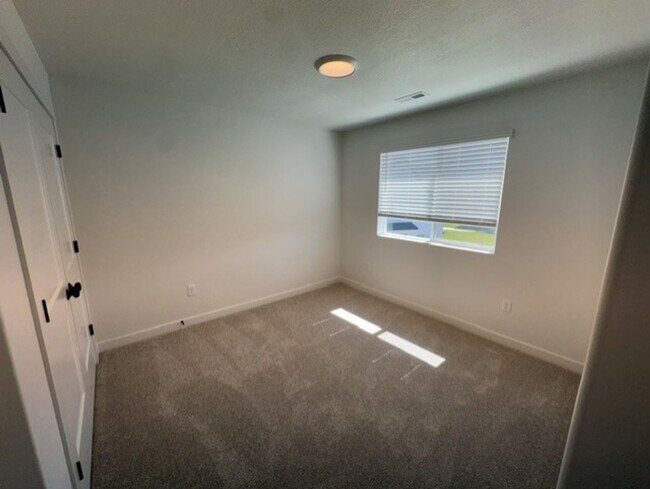 Building Photo - 2808 W 2720 N