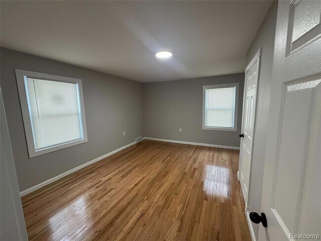 Building Photo - 1753 E Milton Ave