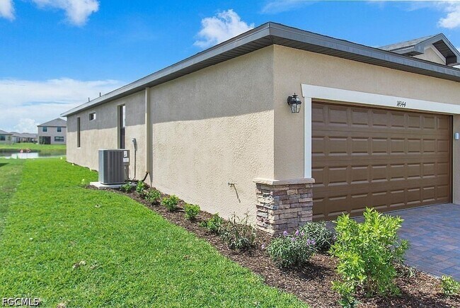 Building Photo - 14882 Portico Blvd